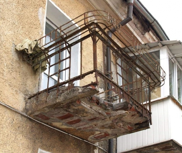 Балкон в хрущевке: варианты остекления2