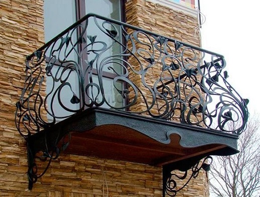 Кованые балконы: достоинства, параметры, стили, методы изготовления8