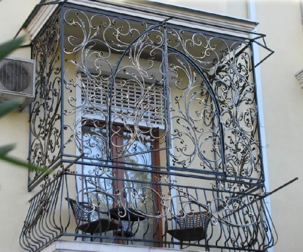 Кованые балконы: достоинства, параметры, стили, методы изготовления2