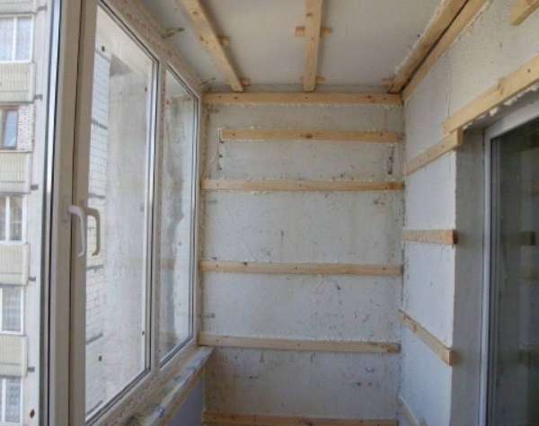 Отделка балкона вагонкой, внутренняя обшивка — обработка, монтаж, покраска.6