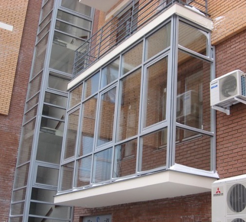 Панорамное остекление балкона, особенности, достоинства, недостатки, дизайн, отделка3