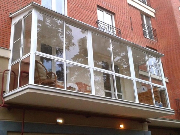 Панорамное остекление балкона, особенности, достоинства, недостатки, дизайн, отделка1